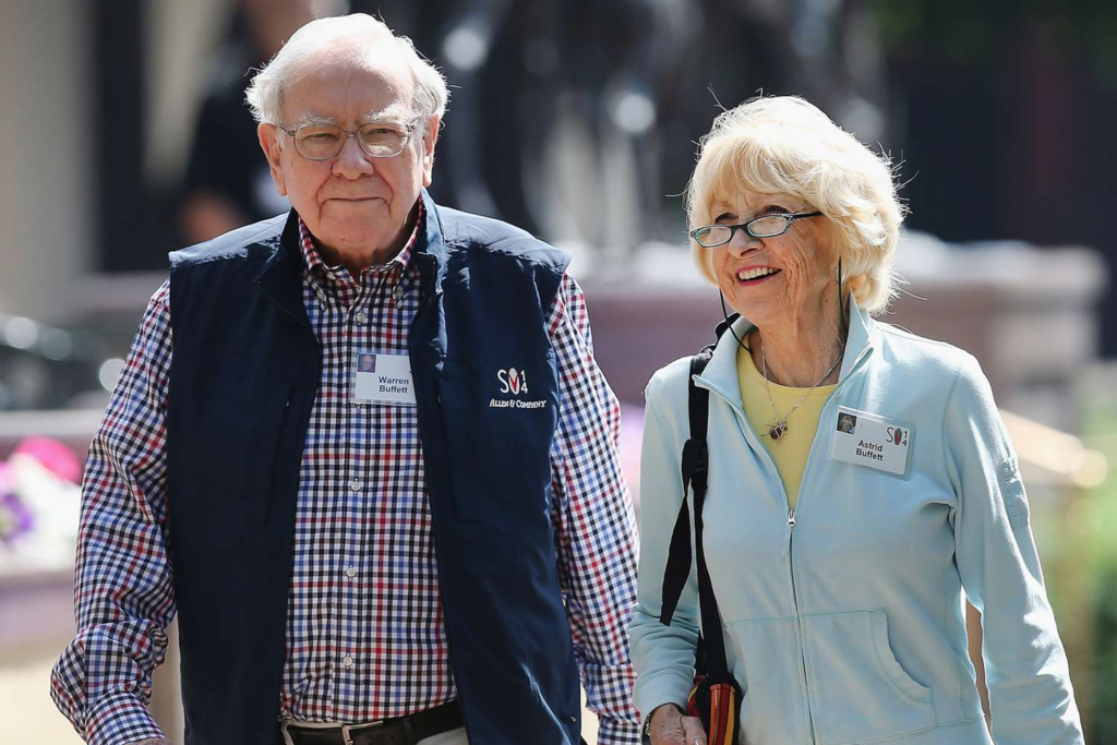 Warren Buffett Is Putting 90% Of His Wife’s Inheritance In One Investment And The Choice Is Really Smart